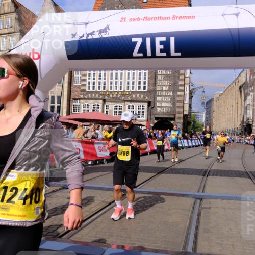 13.09.2026 - 21. swb-Marathon Bremen Tim E. http://msf.ph/oto/10338443 13.09.2026 11:08:46 Ziel 10229, 11065, 11124, 11509, 11560, 11561, 11678, 11888, 11968, 12073, 12162, 12164, 12315, 12410, 12516 meine-sportfotos.de
