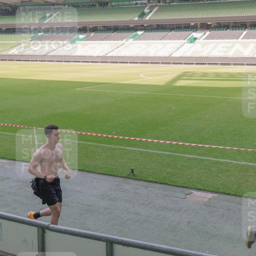 13.09.2026 - 21. swb-Marathon Bremen Michael Burmester http://msf.ph/oto/10338445 13.09.2026 13:16:13 Laufen im Stadion 134, 143, 153, 231, 263, 266, 267, 271, 300, 414, 598, 612, 653, 990, 1047, 1185, 1312, 1465, 1539, 1825, 1874, 1987, 2013, 2218, 2235, 2259, 2351, 2359, 2363, 2381, 2385, 2386, 2466, 2468, 2484, 2562, 2579, 2664, 2667, 2678, 2690, 2691, 2698, 2737, 2760, 2778, 2783, 2797, 2799, 2821, 2846, 2859, 2861, 2874, 2958, 2974, 2996, 3001, 3075, 3133, 3157, 3165, 3185, 3213, 3237, 3265, 3331, 3355, 3366, 3382, 3387, 3486, 3501, 3512, 3670, 3680, 3829, 3847, 4034 meine-sportfotos.de