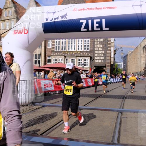 13.09.2026 - 21. swb-Marathon Bremen Tim E. http://msf.ph/oto/10338455 13.09.2026 11:08:46 Ziel 10229, 11065, 11124, 11509, 11560, 11561, 11678, 11888, 11968, 12073, 12162, 12164, 12315, 12410, 12516 meine-sportfotos.de