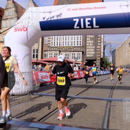 13.09.2026 - 21. swb-Marathon Bremen Tim E. http://msf.ph/oto/10338464 13.09.2026 11:08:46 Ziel 10229, 11065, 11124, 11509, 11560, 11561, 11678, 11888, 11968, 12073, 12162, 12164, 12315, 12410, 12516 meine-sportfotos.de