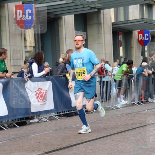 13.09.2026 - 21. swb-Marathon Bremen Strokosch-Dieckow http://msf.ph/oto/10338466 13.09.2026 11:05:55 Ziel 10204, 10375, 10376, 10662, 10681, 10682, 10852, 11029, 11156, 11340, 11374, 11432, 11460, 11674, 11690, 11729, 11775, 11786, 11849, 12479, 12486, 10018, 10168, 10238, 10259, 10260, 10305, 10382, 10457, 10619, 10864, 11024, 11132, 11164, 11477, 11520, 11791, 11947, 12156, 12186, 12362, 12378, 12501, 12523, 12528, 12773 meine-sportfotos.de