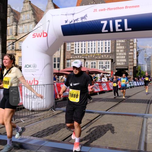 13.09.2026 - 21. swb-Marathon Bremen Tim E. http://msf.ph/oto/10338490 13.09.2026 11:08:46 Ziel 10229, 11065, 11124, 11509, 11560, 11561, 11678, 11888, 11968, 12073, 12162, 12164, 12315, 12410, 12516 meine-sportfotos.de