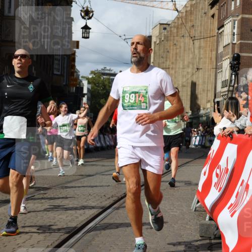 13.09.2026 - 21. swb-Marathon Bremen Strokosch-Dieckow http://msf.ph/oto/10338496 13.09.2026 13:31:44 Ziel 922, 1600, 1627, 2244, 2602, 2707, 3152, 3343, 3392, 3396, 3579, 3762, 3859, 4258, 4477, 4889, 5375, 5504, 5673, 5720, 5765, 5979, 6039, 6147, 6619, 6968, 6971, 7001, 7296, 7812, 8035, 8239, 8339, 8342, 8522, 8726, 9147, 9155, 9337, 9822, 13066, 578, 846, 3205, 3244, 3278, 3946, 3989, 4030, 4979, 4998, 5158, 5325, 5363, 5899, 6354, 7242, 7790, 7964, 8048, 8078, 8247, 8610, 8970, 9016, 9188, 9785 meine-sportfotos.de