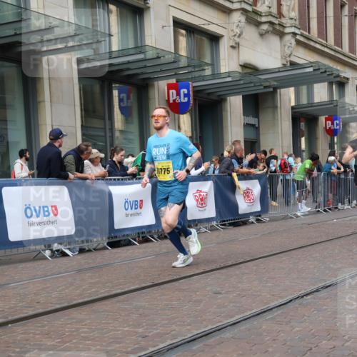 13.09.2026 - 21. swb-Marathon Bremen Strokosch-Dieckow http://msf.ph/oto/10338501 13.09.2026 11:05:56 Ziel 10204, 10375, 10376, 10662, 10681, 10682, 10852, 10853, 11028, 11029, 11156, 11340, 11374, 11432, 11460, 11674, 11690, 11729, 11775, 11786, 11849, 12217, 12479, 12486, 10018, 10168, 10238, 10259, 10260, 10305, 10382, 10457, 10619, 10864, 11024, 11132, 11164, 11477, 11520, 11791, 11947, 12156, 12186, 12378, 12501, 12523, 12528, 12773 meine-sportfotos.de