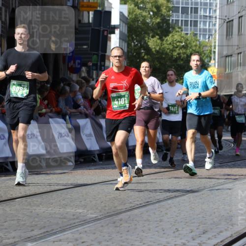 13.09.2026 - 21. swb-Marathon Bremen Strokosch-Dieckow http://msf.ph/oto/10338507 13.09.2026 13:19:46 Ziel 926, 1232, 2423, 2535, 3182, 3508, 4319, 4455, 4977, 4978, 5371, 6008, 7140, 7268, 7754, 7945, 8153, 9552, 9638, 9805, 13163, 411, 431, 495, 511, 1053, 1252, 1551, 1972, 3240, 3319, 3411, 4101, 5813, 5837, 7404, 7488, 8263, 9082, 13192 meine-sportfotos.de