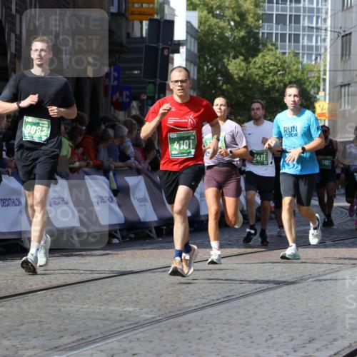 13.09.2026 - 21. swb-Marathon Bremen Strokosch-Dieckow http://msf.ph/oto/10338519 13.09.2026 13:19:46 Ziel 926, 1232, 2423, 2535, 3182, 3508, 4319, 4455, 4977, 4978, 5371, 6008, 7140, 7268, 7754, 7945, 8153, 9552, 9638, 9805, 13163, 411, 431, 495, 511, 1053, 1252, 1551, 1972, 3240, 3319, 3411, 4101, 5813, 5837, 7404, 7488, 8263, 9082, 13192 meine-sportfotos.de
