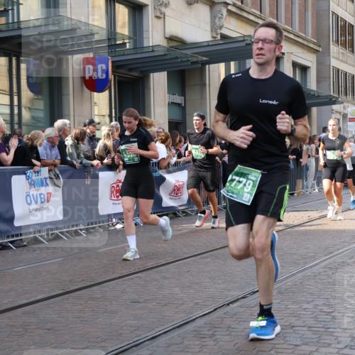 13.09.2026 - 21. swb-Marathon Bremen Strokosch-Dieckow http://msf.ph/oto/10338536 13.09.2026 13:26:23 Ziel 1368, 2779, 3526, 3852, 3893, 4077, 4441, 4598, 4919, 5054, 5937, 6289, 6314, 6375, 6548, 6580, 8112, 8303, 9260, 9551, 13097, 1649, 1896, 2434, 2658, 2666, 3603, 3983, 4723, 4724, 5747, 5854, 5906, 5934, 5992, 6230, 6639, 6886, 7626, 8635, 8817, 13195 meine-sportfotos.de