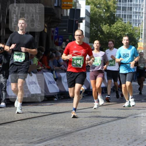 13.09.2026 - 21. swb-Marathon Bremen Strokosch-Dieckow http://msf.ph/oto/10338546 13.09.2026 13:19:46 Ziel 926, 1232, 2423, 2535, 3182, 3508, 4319, 4455, 4977, 4978, 5371, 6008, 7140, 7268, 7754, 7945, 8153, 9552, 9638, 9805, 13163, 411, 431, 495, 511, 1053, 1252, 1551, 1972, 3240, 3319, 3411, 4101, 5813, 5837, 7404, 7488, 8263, 9082, 13192 meine-sportfotos.de