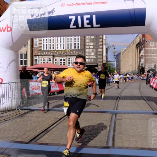 13.09.2026 - 21. swb-Marathon Bremen Tim E. http://msf.ph/oto/10338566 13.09.2026 11:08:49 Ziel 10229, 10609, 11065, 11124, 11509, 11560, 11561, 11678, 11834, 11888, 11968, 12073, 12162, 12164, 12315, 12410, 12516 meine-sportfotos.de