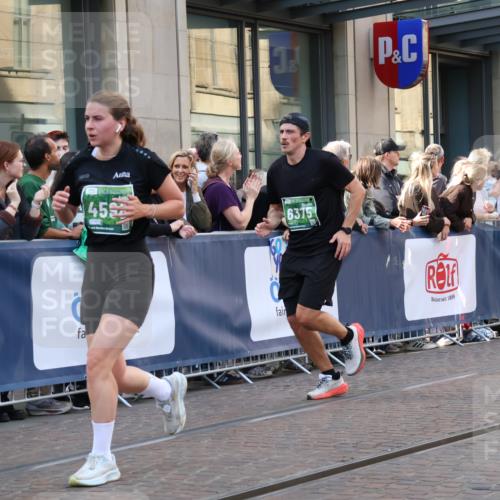 13.09.2026 - 21. swb-Marathon Bremen Strokosch-Dieckow http://msf.ph/oto/10338568 13.09.2026 13:26:24 Ziel 531, 1368, 2779, 3510, 3526, 3852, 3893, 4077, 4441, 4598, 4919, 5054, 5937, 6289, 6314, 6375, 6548, 6580, 7246, 7317, 8112, 8303, 9260, 9551, 13097, 1649, 1896, 2434, 2658, 2666, 3603, 3983, 4723, 4724, 5747, 5854, 5906, 5934, 5992, 6230, 6639, 6886, 7626, 8635, 8817, 13195 meine-sportfotos.de