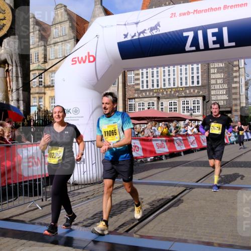 13.09.2026 - 21. swb-Marathon Bremen Tim E. http://msf.ph/oto/10338600 13.09.2026 11:08:50 Ziel 10229, 10609, 11065, 11124, 11560, 11561, 11678, 11834, 11888, 11968, 12073, 12162, 12164, 12315, 12410, 12516 meine-sportfotos.de