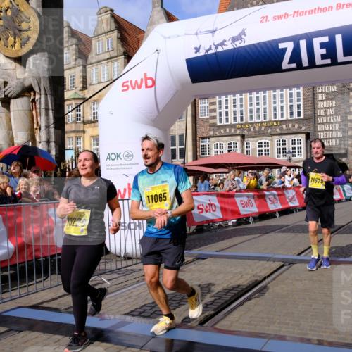 13.09.2026 - 21. swb-Marathon Bremen Tim E. http://msf.ph/oto/10338608 13.09.2026 11:08:50 Ziel 10229, 10609, 11065, 11124, 11560, 11561, 11678, 11834, 11888, 11968, 12073, 12162, 12164, 12315, 12410, 12516 meine-sportfotos.de