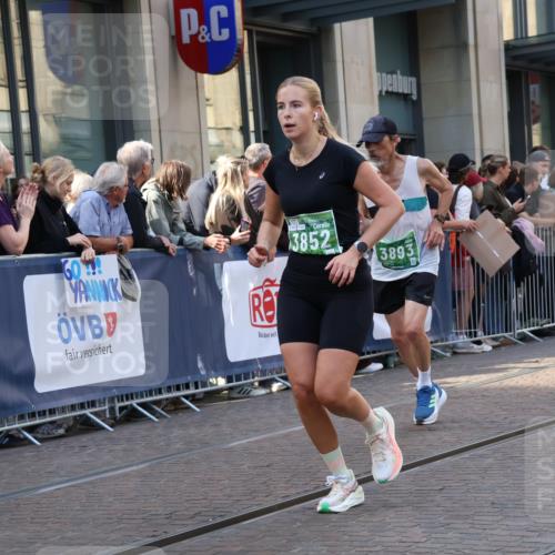 13.09.2026 - 21. swb-Marathon Bremen Strokosch-Dieckow http://msf.ph/oto/10338616 13.09.2026 13:26:26 Ziel 531, 1368, 2779, 3076, 3302, 3510, 3526, 3852, 3893, 4077, 4441, 4598, 4919, 5054, 5937, 5943, 6289, 6314, 6375, 6455, 6548, 6580, 7246, 7317, 8112, 8303, 9260, 9551, 13097, 1368, 1649, 1896, 2434, 2658, 2666, 3603, 3983, 4723, 4724, 5747, 5854, 5906, 5934, 5992, 6230, 6639, 6886, 7626, 8635, 8817, 13195 meine-sportfotos.de