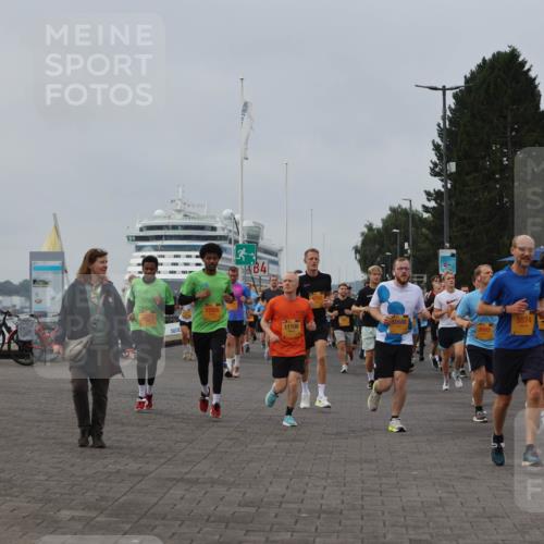 13.09.2026 - Kiel Lauf Andreas Tolksdorf http://msf.ph/oto/10338621 13.09.2026 09:55:12 Kiellinie 4, 11108, 10580, 5574, 6742 meine-sportfotos.de