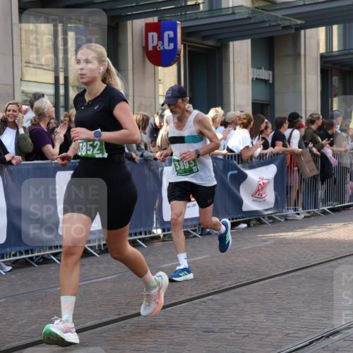 13.09.2026 - 21. swb-Marathon Bremen Strokosch-Dieckow http://msf.ph/oto/10338632 13.09.2026 13:26:26 Ziel 531, 1368, 2779, 3076, 3302, 3510, 3526, 3852, 3893, 4077, 4441, 4598, 4919, 5054, 5937, 5943, 6289, 6314, 6375, 6455, 6548, 6580, 7246, 7317, 8112, 8303, 9260, 9551, 13097, 1368, 1649, 1896, 2434, 2658, 2666, 3603, 3983, 4723, 4724, 5747, 5854, 5906, 5934, 5992, 6230, 6639, 6886, 7626, 8635, 8817, 13195 meine-sportfotos.de