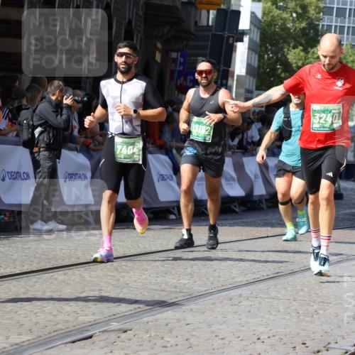 13.09.2026 - 21. swb-Marathon Bremen Strokosch-Dieckow http://msf.ph/oto/10338681 13.09.2026 13:19:53 Ziel 161, 461, 926, 1010, 1232, 1281, 1468, 1535, 1642, 4319, 4455, 4977, 4978, 5371, 7037, 7140, 7268, 7945, 8153, 8185, 9984, 13163, 205, 431, 495, 511, 1058, 1252, 1390, 1537, 1551, 1931, 1972, 2343, 2807, 2903, 3240, 3690, 4287, 5340, 5389, 5813, 5837, 6663, 7341, 7404, 7488, 7531, 13192 meine-sportfotos.de