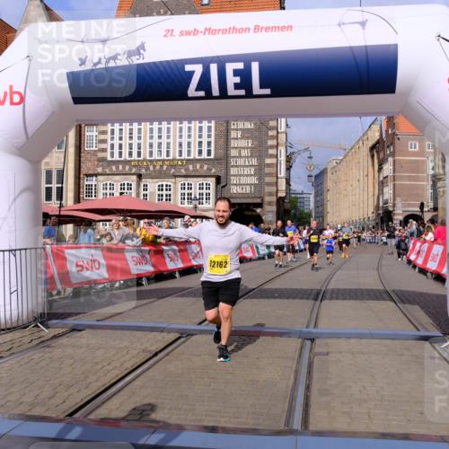 13.09.2026 - 21. swb-Marathon Bremen Tim E. http://msf.ph/oto/10338718 13.09.2026 11:08:53 Ziel 10229, 10399, 10609, 11065, 11124, 11358, 11421, 11560, 11561, 11678, 11710, 11718, 11834, 11888, 11968, 12073, 12162, 12164, 12410, 12516 meine-sportfotos.de
