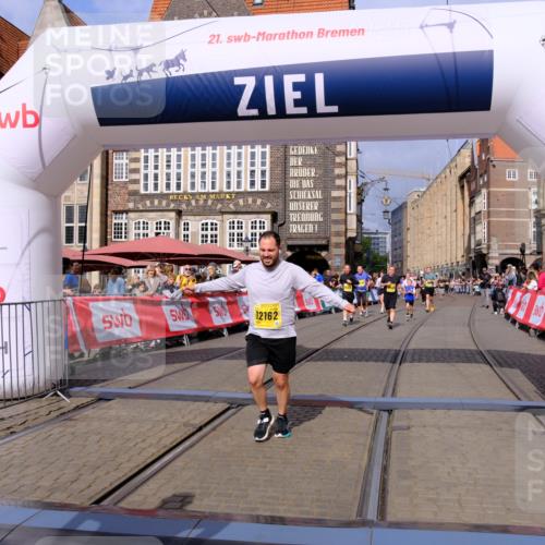 13.09.2026 - 21. swb-Marathon Bremen Tim E. http://msf.ph/oto/10338733 13.09.2026 11:08:54 Ziel 10229, 10399, 10609, 11065, 11358, 11421, 11560, 11561, 11678, 11710, 11718, 11834, 11888, 11968, 12162, 12164, 12410, 12516 meine-sportfotos.de