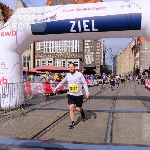 13.09.2026 - 21. swb-Marathon Bremen Tim E. http://msf.ph/oto/10338753 13.09.2026 11:08:54 Ziel 10229, 10399, 10609, 11065, 11358, 11421, 11560, 11561, 11678, 11710, 11718, 11834, 11888, 11968, 12162, 12164, 12410, 12516 meine-sportfotos.de