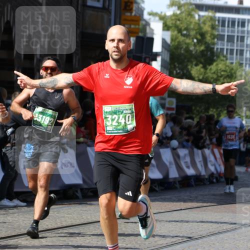 13.09.2026 - 21. swb-Marathon Bremen Strokosch-Dieckow http://msf.ph/oto/10338758 13.09.2026 13:19:54 Ziel 161, 461, 926, 1010, 1232, 1281, 1468, 1535, 1642, 2906, 4319, 4455, 4977, 4978, 7037, 7140, 7268, 7945, 8153, 8185, 9984, 13163, 205, 431, 495, 511, 655, 1058, 1252, 1390, 1537, 1931, 1972, 2343, 2807, 2903, 3690, 4287, 5340, 5389, 5813, 5837, 6663, 7341, 7404, 7531, 9756, 13192 meine-sportfotos.de