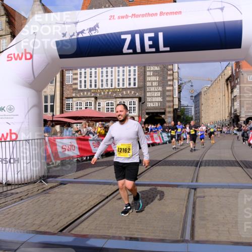 13.09.2026 - 21. swb-Marathon Bremen Tim E. http://msf.ph/oto/10338766 13.09.2026 11:08:54 Ziel 10229, 10399, 10609, 11065, 11358, 11421, 11560, 11561, 11678, 11710, 11718, 11834, 11888, 11968, 12162, 12164, 12410, 12516 meine-sportfotos.de