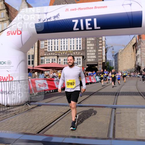 13.09.2026 - 21. swb-Marathon Bremen Tim E. http://msf.ph/oto/10338778 13.09.2026 11:08:54 Ziel 10229, 10399, 10609, 11065, 11358, 11421, 11560, 11561, 11678, 11710, 11718, 11834, 11888, 11968, 12162, 12164, 12410, 12516 meine-sportfotos.de