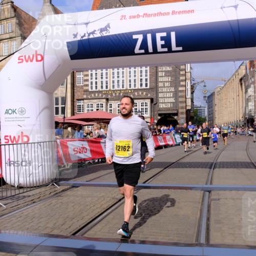 13.09.2026 - 21. swb-Marathon Bremen Tim E. http://msf.ph/oto/10338789 13.09.2026 11:08:54 Ziel 10229, 10399, 10609, 11065, 11358, 11421, 11560, 11561, 11678, 11710, 11718, 11834, 11888, 11968, 12162, 12164, 12410, 12516 meine-sportfotos.de