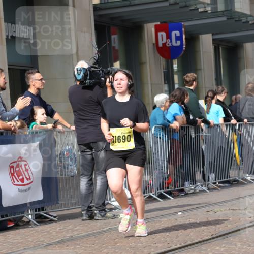 13.09.2026 - 21. swb-Marathon Bremen Strokosch-Dieckow http://msf.ph/oto/10338843 13.09.2026 11:06:06 Ziel 10376, 10681, 10682, 10852, 10853, 11021, 11028, 11029, 11240, 11340, 11374, 11432, 11460, 11690, 11729, 11849, 12217, 12479, 12485, 10018, 10204, 10305, 10375, 10382, 10619, 10662, 11024, 11029, 11132, 11156, 11164, 11477, 11674, 11775, 11786, 12186, 12378, 12486, 12523, 12528, 12773 meine-sportfotos.de