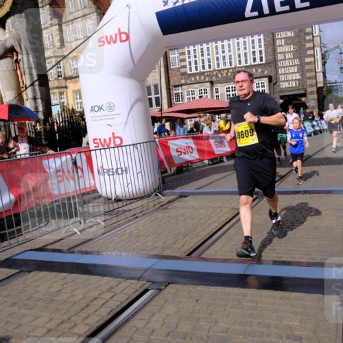 13.09.2026 - 21. swb-Marathon Bremen Tim E. http://msf.ph/oto/10338860 13.09.2026 11:08:58 Ziel 10229, 10399, 10469, 10609, 11065, 11358, 11421, 11678, 11710, 11718, 11834, 12162, 12256, 12516, 12517 meine-sportfotos.de