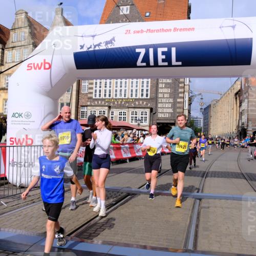 13.09.2026 - 21. swb-Marathon Bremen Tim E. http://msf.ph/oto/10338882 13.09.2026 11:09:02 Ziel 10399, 10469, 10599, 10609, 11053, 11358, 11421, 11434, 11678, 11710, 11718, 11834, 12162, 12256, 12353, 12438, 12517 meine-sportfotos.de