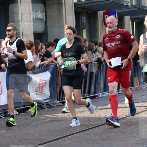 13.09.2026 - 21. swb-Marathon Bremen Strokosch-Dieckow http://msf.ph/oto/10338890 13.09.2026 13:26:33 Ziel 531, 946, 2089, 2779, 3076, 3302, 3510, 3527, 3852, 3893, 4327, 4441, 4598, 4919, 5054, 5689, 5937, 5943, 6289, 6314, 6375, 6455, 6548, 6580, 7027, 7246, 7317, 8112, 8303, 9150, 9511, 9551, 9854, 13097, 1368, 1649, 2434, 2658, 3526, 3603, 3983, 4077, 4723, 5747, 5906, 5934, 5992, 6230, 6548, 6639, 7626, 8817, 9260, 13195 meine-sportfotos.de