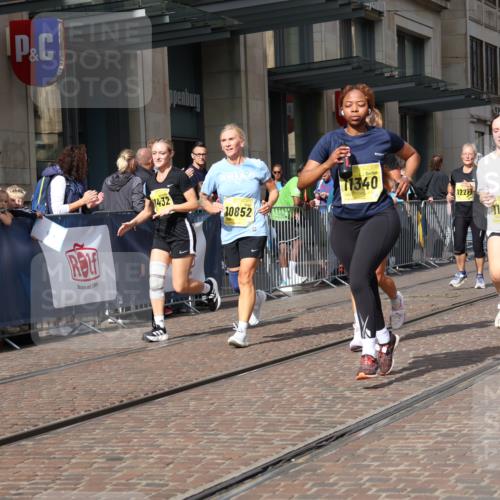 13.09.2026 - 21. swb-Marathon Bremen Strokosch-Dieckow http://msf.ph/oto/10339091 13.09.2026 11:06:14 Ziel 10323, 10376, 10654, 10681, 10682, 10795, 10849, 10852, 10853, 10989, 11021, 11028, 11240, 11340, 11374, 11432, 11729, 11849, 12146, 12217, 12479, 12485, 10204, 10375, 10382, 10619, 10662, 10681, 10682, 11029, 11132, 11156, 11164, 11460, 11477, 11674, 11690, 11775, 11786, 11849, 12186, 12479, 12486 meine-sportfotos.de