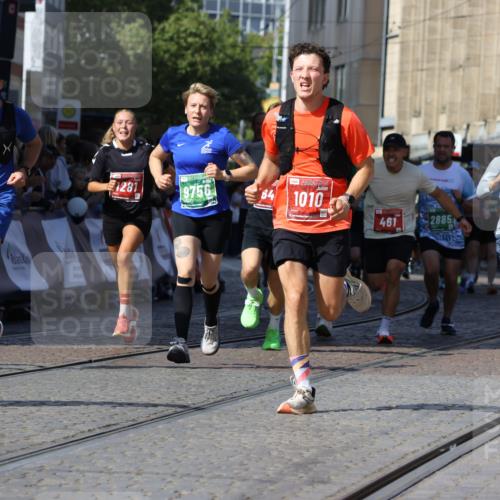 13.09.2026 - 21. swb-Marathon Bremen Strokosch-Dieckow http://msf.ph/oto/10339121 13.09.2026 13:20:04 Ziel 161, 411, 461, 926, 1010, 1053, 1232, 1281, 1468, 1535, 1642, 2870, 2906, 3319, 3411, 3966, 4101, 4479, 4480, 4977, 4978, 7037, 7140, 7655, 8185, 8263, 9082, 9359, 9984, 13163, 655, 1058, 1537, 1750, 1931, 2122, 2885, 2903, 3685, 3690, 5583, 6901, 7018, 7341, 7531, 7664, 9518, 9756 meine-sportfotos.de
