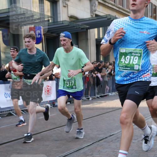 13.09.2026 - 21. swb-Marathon Bremen Strokosch-Dieckow http://msf.ph/oto/10339149 13.09.2026 13:26:40 Ziel 531, 946, 1493, 1494, 2089, 2454, 3076, 3302, 3510, 3527, 3893, 4121, 4327, 4397, 4441, 4563, 4919, 5054, 5689, 5937, 5943, 6314, 6455, 6580, 7027, 7072, 7246, 7317, 8112, 8303, 9150, 9511, 9551, 9854, 9878, 13097, 1368, 1649, 2434, 2658, 2779, 3526, 3603, 3852, 4077, 4598, 5747, 5992, 6230, 6289, 6375, 6548, 6639, 7626, 8112, 8817, 9260, 13195 meine-sportfotos.de