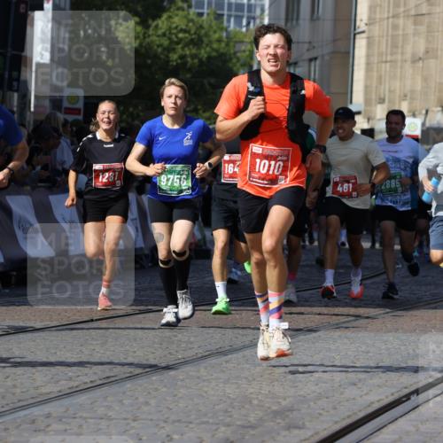 13.09.2026 - 21. swb-Marathon Bremen Strokosch-Dieckow http://msf.ph/oto/10339150 13.09.2026 13:20:04 Ziel 161, 411, 461, 926, 1010, 1053, 1232, 1281, 1468, 1535, 1642, 2870, 2906, 3319, 3411, 3966, 4101, 4479, 4480, 4977, 4978, 7037, 7140, 7655, 8185, 8263, 9082, 9359, 9984, 13163, 655, 1058, 1537, 1750, 1931, 2122, 2885, 2903, 3685, 3690, 5583, 6901, 7018, 7341, 7531, 7664, 9518, 9756 meine-sportfotos.de