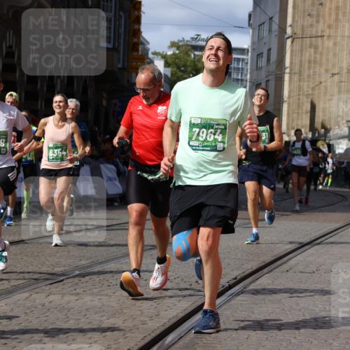 13.09.2026 - 21. swb-Marathon Bremen Strokosch-Dieckow http://msf.ph/oto/10339191 13.09.2026 13:31:46 Ziel 922, 1600, 1627, 2244, 2602, 2707, 3152, 3343, 3392, 3396, 3579, 3859, 4258, 4273, 4477, 4692, 4889, 5375, 5504, 5720, 5765, 5979, 6039, 6147, 6581, 6968, 6971, 7001, 7032, 7296, 7812, 8035, 8042, 8205, 8239, 8339, 8342, 8364, 8495, 8522, 8726, 9147, 9155, 9293, 9822, 9903, 13066, 578, 846, 2934, 3205, 3278, 3946, 4030, 4979, 4998, 5158, 5325, 6116, 6354, 7242, 7526, 7790, 8048, 8247, 8610, 8970, 9016, 9188, 9640, 9785 meine-sportfotos.de