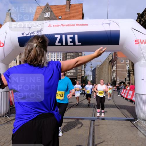 13.09.2026 - 21. swb-Marathon Bremen Tim E. http://msf.ph/oto/10339198 13.09.2026 11:09:20 Ziel 10217, 10321, 10455, 10570, 10599, 10630, 11011, 11053, 11074, 11091, 11138, 11304, 11434, 11531, 11578, 11812, 11905, 11987, 12155, 12192, 12337, 12353, 12438, 12554 meine-sportfotos.de