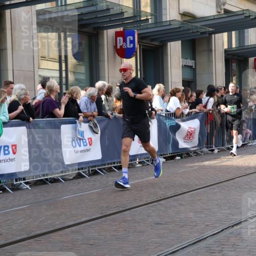 13.09.2026 - 21. swb-Marathon Bremen Strokosch-Dieckow http://msf.ph/oto/10339261 13.09.2026 13:26:45 Ziel 531, 946, 1493, 1494, 2089, 2454, 3076, 3302, 3510, 3527, 4121, 4327, 4397, 4558, 4563, 4919, 5689, 5937, 5943, 6314, 6455, 6776, 7027, 7072, 7246, 7317, 7849, 8219, 8303, 9150, 9159, 9343, 9511, 9551, 9854, 9878, 10112, 1368, 1649, 2779, 3526, 3603, 3852, 3893, 4077, 4441, 4598, 5054, 5937, 6289, 6375, 6548, 6580, 8112, 9260, 9551, 13097, 13195 meine-sportfotos.de