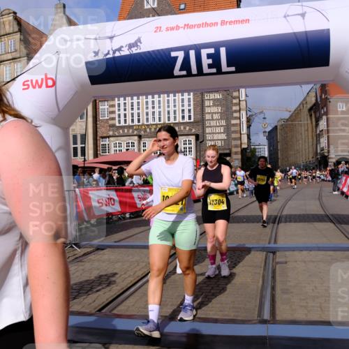 13.09.2026 - 21. swb-Marathon Bremen Tim E. http://msf.ph/oto/10339267 13.09.2026 11:09:25 Ziel 10217, 10314, 10321, 10455, 10570, 10630, 10686, 10983, 11011, 11091, 11138, 11304, 11531, 11578, 11764, 11812, 11905, 11987, 12155, 12192, 12337, 12554 meine-sportfotos.de