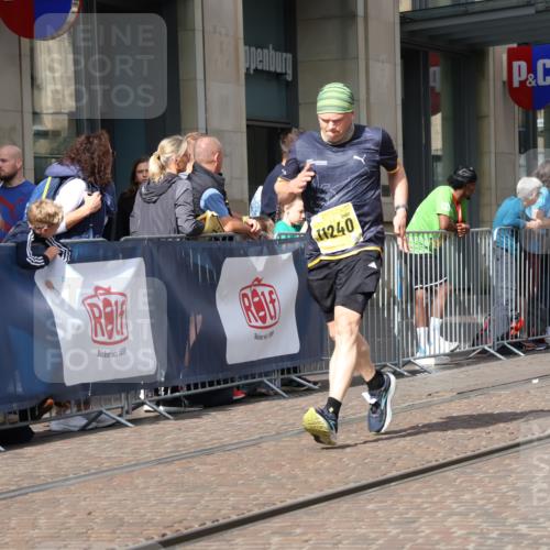 13.09.2026 - 21. swb-Marathon Bremen Strokosch-Dieckow http://msf.ph/oto/10339301 13.09.2026 11:06:24 Ziel 10323, 10378, 10654, 10663, 10795, 10849, 10989, 11021, 11066, 11240, 11370, 12124, 12146, 12219, 12249, 12485, 10375, 10376, 10681, 10682, 10852, 10853, 11028, 11029, 11340, 11374, 11432, 11460, 11674, 11690, 11729, 11775, 11786, 11849, 12217, 12479 meine-sportfotos.de