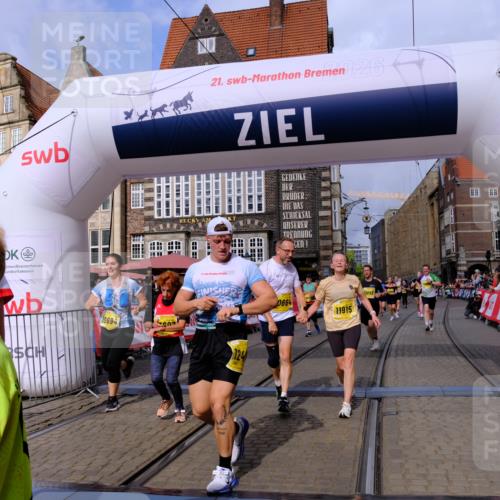 13.09.2026 - 21. swb-Marathon Bremen Tim E. http://msf.ph/oto/10339419 13.09.2026 11:09:36 Ziel 10314, 10556, 10664, 10686, 10694, 10769, 10823, 10981, 10983, 11091, 11225, 11304, 11578, 11764, 11882, 11883, 11914, 11915, 11987, 11995, 12155, 12322, 12337, 12491, 13607 meine-sportfotos.de