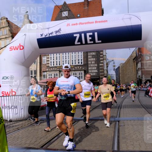 13.09.2026 - 21. swb-Marathon Bremen Tim E. http://msf.ph/oto/10339426 13.09.2026 11:09:36 Ziel 10314, 10556, 10664, 10686, 10694, 10769, 10823, 10981, 10983, 11091, 11225, 11304, 11578, 11764, 11882, 11883, 11914, 11915, 11987, 11995, 12155, 12322, 12337, 12491, 13607 meine-sportfotos.de