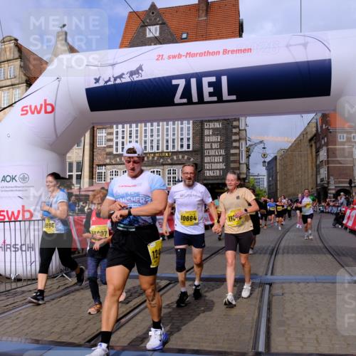 13.09.2026 - 21. swb-Marathon Bremen Tim E. http://msf.ph/oto/10339435 13.09.2026 11:09:36 Ziel 10314, 10556, 10664, 10686, 10694, 10769, 10823, 10981, 10983, 11091, 11225, 11304, 11578, 11764, 11882, 11883, 11914, 11915, 11987, 11995, 12155, 12322, 12337, 12491, 13607 meine-sportfotos.de