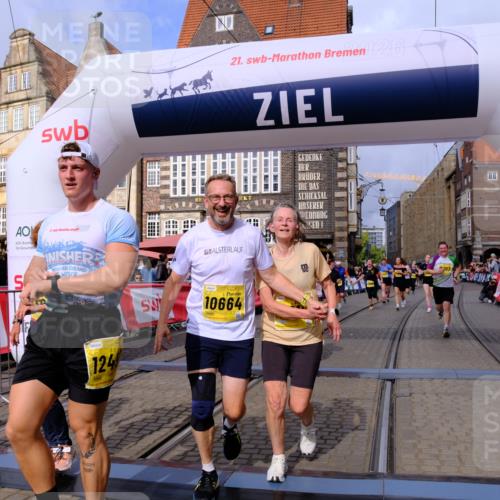 13.09.2026 - 21. swb-Marathon Bremen Tim E. http://msf.ph/oto/10339461 13.09.2026 11:09:37 Ziel 10314, 10556, 10664, 10686, 10694, 10769, 10823, 10981, 10983, 11091, 11225, 11304, 11578, 11764, 11882, 11883, 11914, 11915, 11987, 11995, 12155, 12322, 12491, 12532, 13607 meine-sportfotos.de