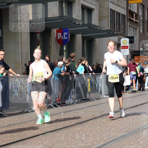 13.09.2026 - 21. swb-Marathon Bremen Strokosch-Dieckow http://msf.ph/oto/10339472 13.09.2026 11:06:30 Ziel 10323, 10378, 10654, 10663, 10795, 10849, 10989, 11021, 11066, 11257, 11370, 12124, 12146, 12219, 12249, 10376, 10681, 10682, 10852, 10853, 11021, 11028, 11029, 11240, 11340, 11374, 11432, 11460, 11690, 11729, 11849, 12217, 12479, 12485 meine-sportfotos.de