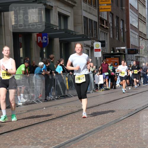 13.09.2026 - 21. swb-Marathon Bremen Strokosch-Dieckow http://msf.ph/oto/10339481 13.09.2026 11:06:30 Ziel 10323, 10378, 10654, 10663, 10795, 10849, 10989, 11021, 11066, 11257, 11370, 12124, 12146, 12219, 12249, 10376, 10681, 10682, 10852, 10853, 11021, 11028, 11029, 11240, 11340, 11374, 11432, 11460, 11690, 11729, 11849, 12217, 12479, 12485 meine-sportfotos.de