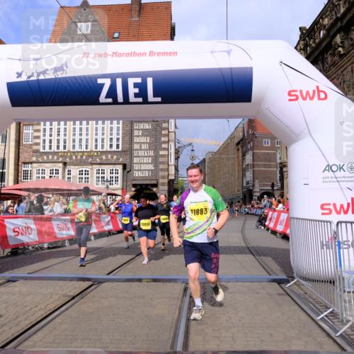 13.09.2026 - 21. swb-Marathon Bremen Tim E. http://msf.ph/oto/10339541 13.09.2026 11:09:39 Ziel 10314, 10556, 10664, 10686, 10694, 10769, 10823, 10981, 10983, 11225, 11764, 11882, 11883, 11914, 11915, 11987, 11995, 12155, 12322, 12474, 12491, 12532, 13607 meine-sportfotos.de