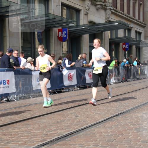13.09.2026 - 21. swb-Marathon Bremen Strokosch-Dieckow http://msf.ph/oto/10339544 13.09.2026 11:06:32 Ziel 10323, 10378, 10654, 10663, 10795, 10849, 10989, 11066, 11257, 11370, 12124, 12146, 12219, 12249, 10376, 10654, 10681, 10682, 10849, 10852, 10853, 11021, 11028, 11240, 11340, 11374, 11432, 11460, 11690, 11729, 11849, 12217, 12479, 12485 meine-sportfotos.de