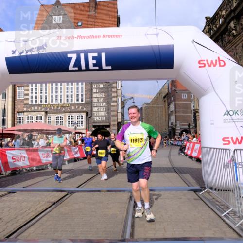 13.09.2026 - 21. swb-Marathon Bremen Tim E. http://msf.ph/oto/10339554 13.09.2026 11:09:39 Ziel 10314, 10556, 10664, 10686, 10694, 10769, 10823, 10981, 10983, 11225, 11764, 11882, 11883, 11914, 11915, 11987, 11995, 12155, 12322, 12474, 12491, 12532, 13607 meine-sportfotos.de