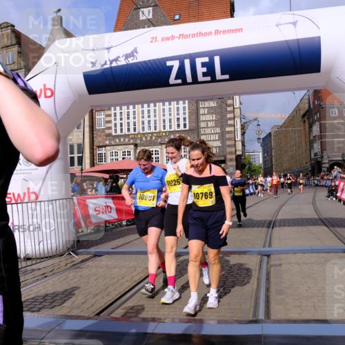 13.09.2026 - 21. swb-Marathon Bremen Tim E. http://msf.ph/oto/10339638 13.09.2026 11:09:43 Ziel 10424, 10556, 10664, 10686, 10694, 10769, 10823, 10981, 10983, 11192, 11225, 11764, 11882, 11883, 11914, 11915, 11995, 12322, 12474, 12491, 12532, 13607 meine-sportfotos.de